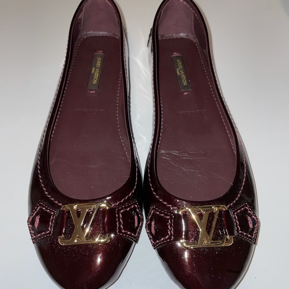 🎉💯🌟 Louis Vuitton patent leather Vernis Amaranth flats size 5 US size 35 Euro